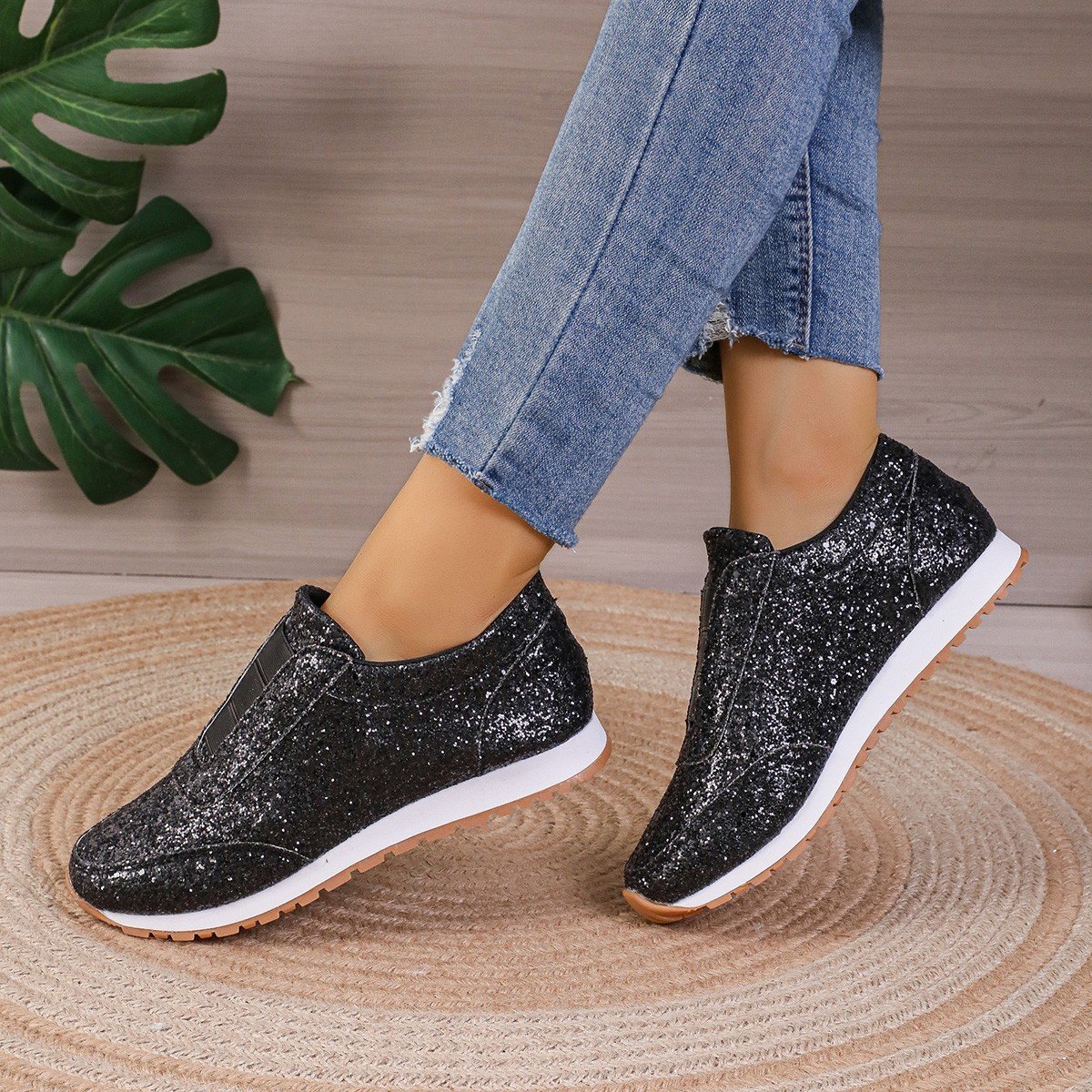 Platta Slip-On-Skor För Kvinnor Med Paljetter Och Rund Tådesign