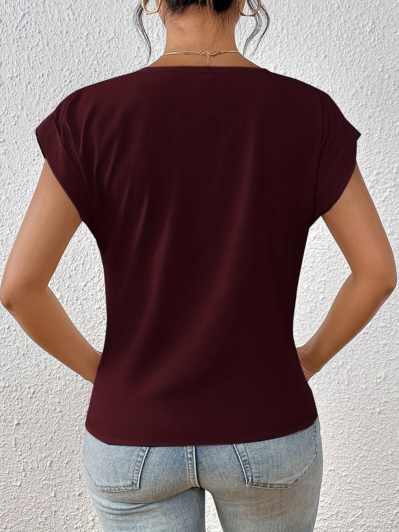 Kvinnors V-ringad T-shirt med Korta Ärmar och Lätt Passform