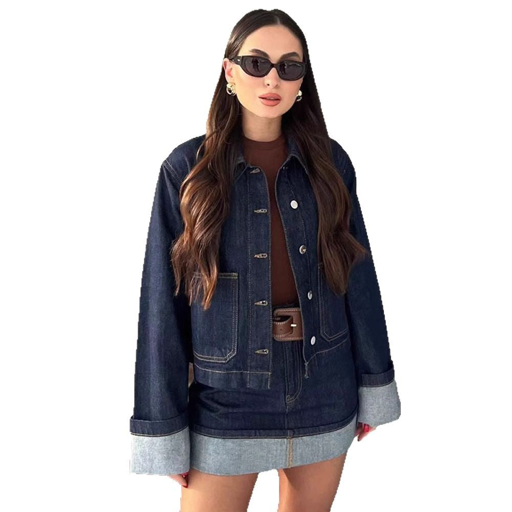 Kort Damjacka I Denimblandning Med Polokrage Och Knappar Framtill