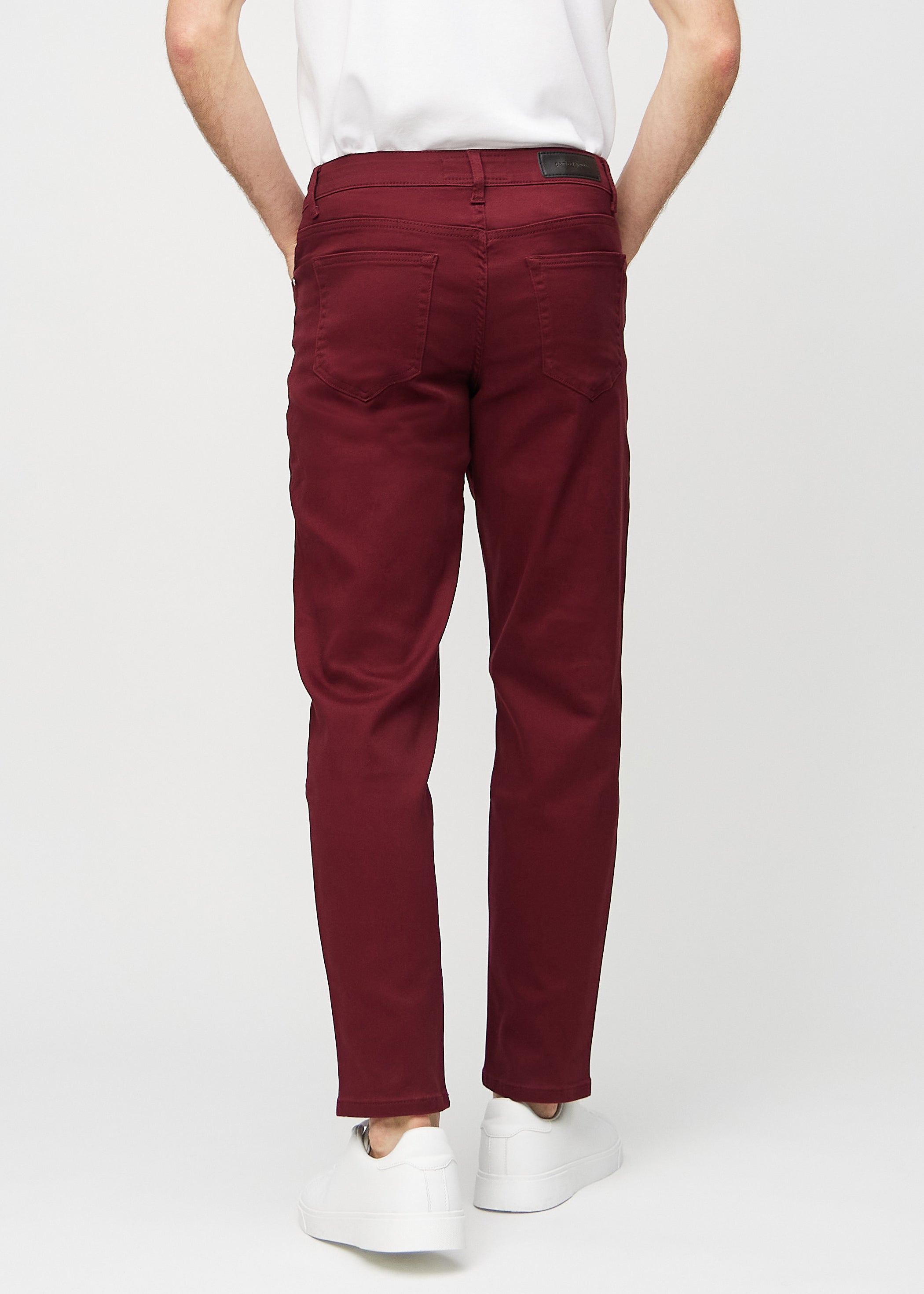 Herrjeans Med Stretch Och Normal Passform Och Djupa Fickor