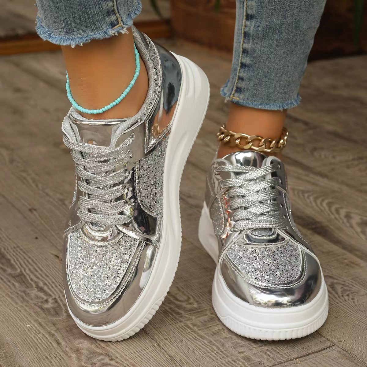 Damsneakers Med Snörning, Paljettdesign Och Tjock Platt Sula