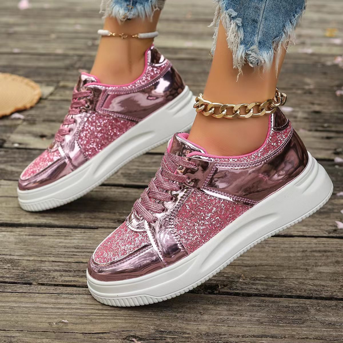 Damsneakers Med Snörning, Paljettdesign Och Tjock Platt Sula