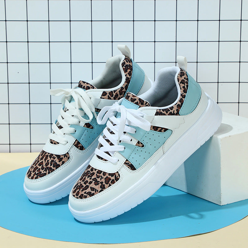 Damplatåsneakers Med Rund Tå, Meshfoder Och Mellanhög Klack