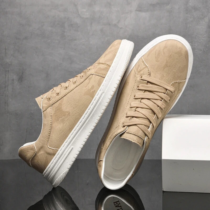 Herr Sneakers Med Sticksöm Och Renlinjerad Silhuett