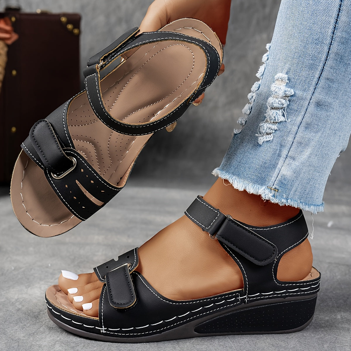 Damsandaler med justerbara remmar och flexibel vadderad sula