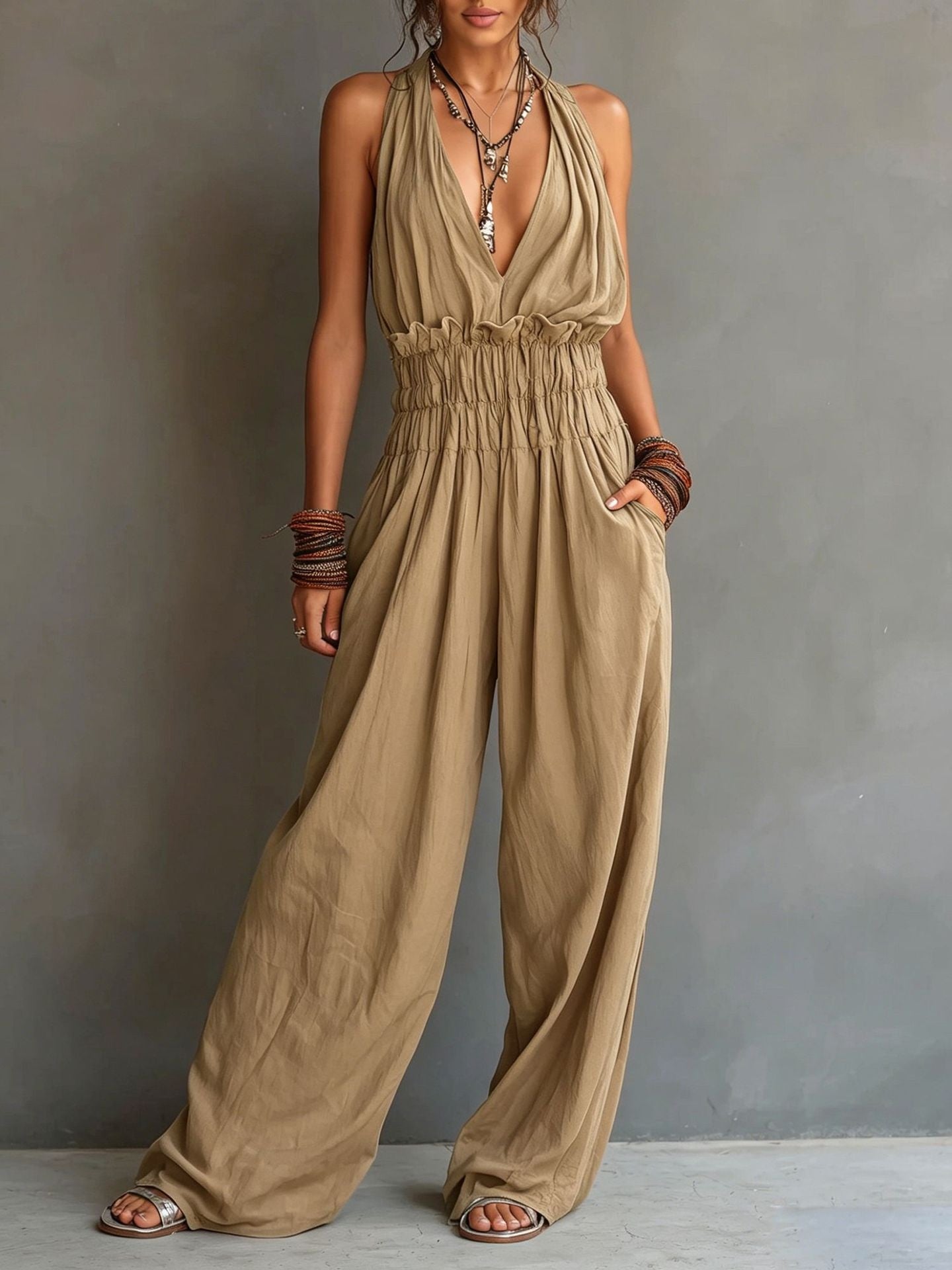 Damjumpsuit Med V-Ringning, Halterneck Och Öppen Rygg Och Vida Ben