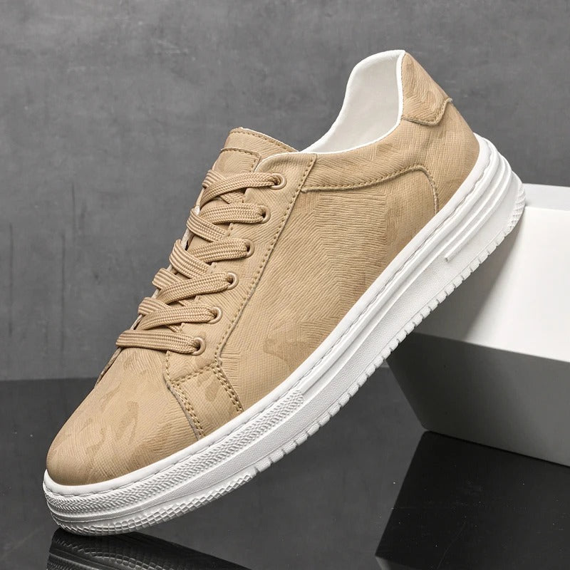 Herr Sneakers Med Sticksöm Och Renlinjerad Silhuett