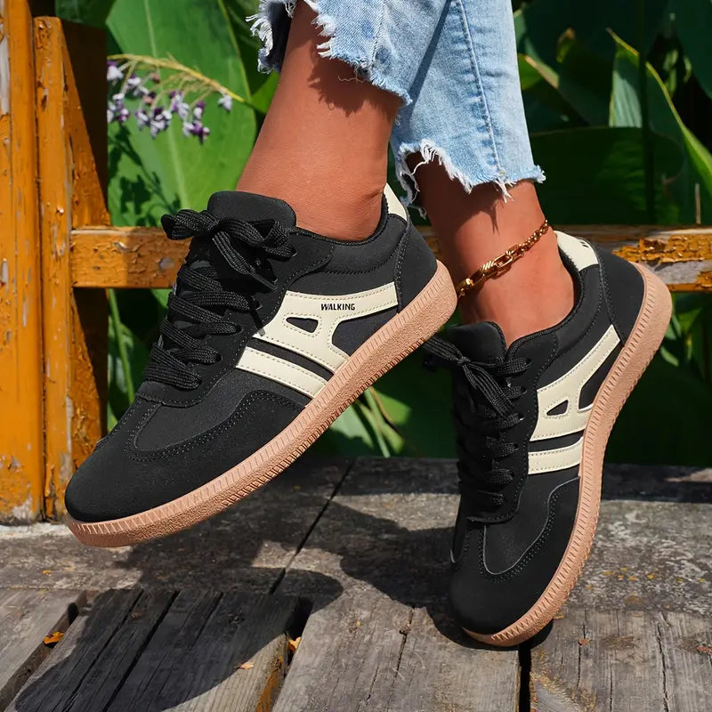 Damsneakers Med Retromönster Och Panelsömmar
