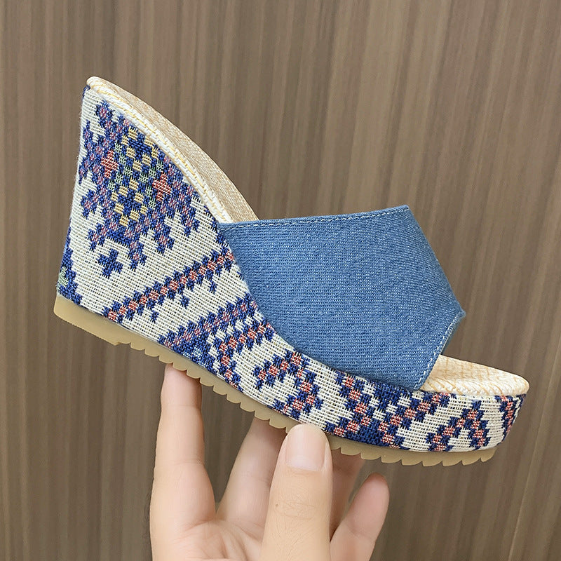 Kvinnors Peep Toe Kilsandaler Breda Remmar Slip On