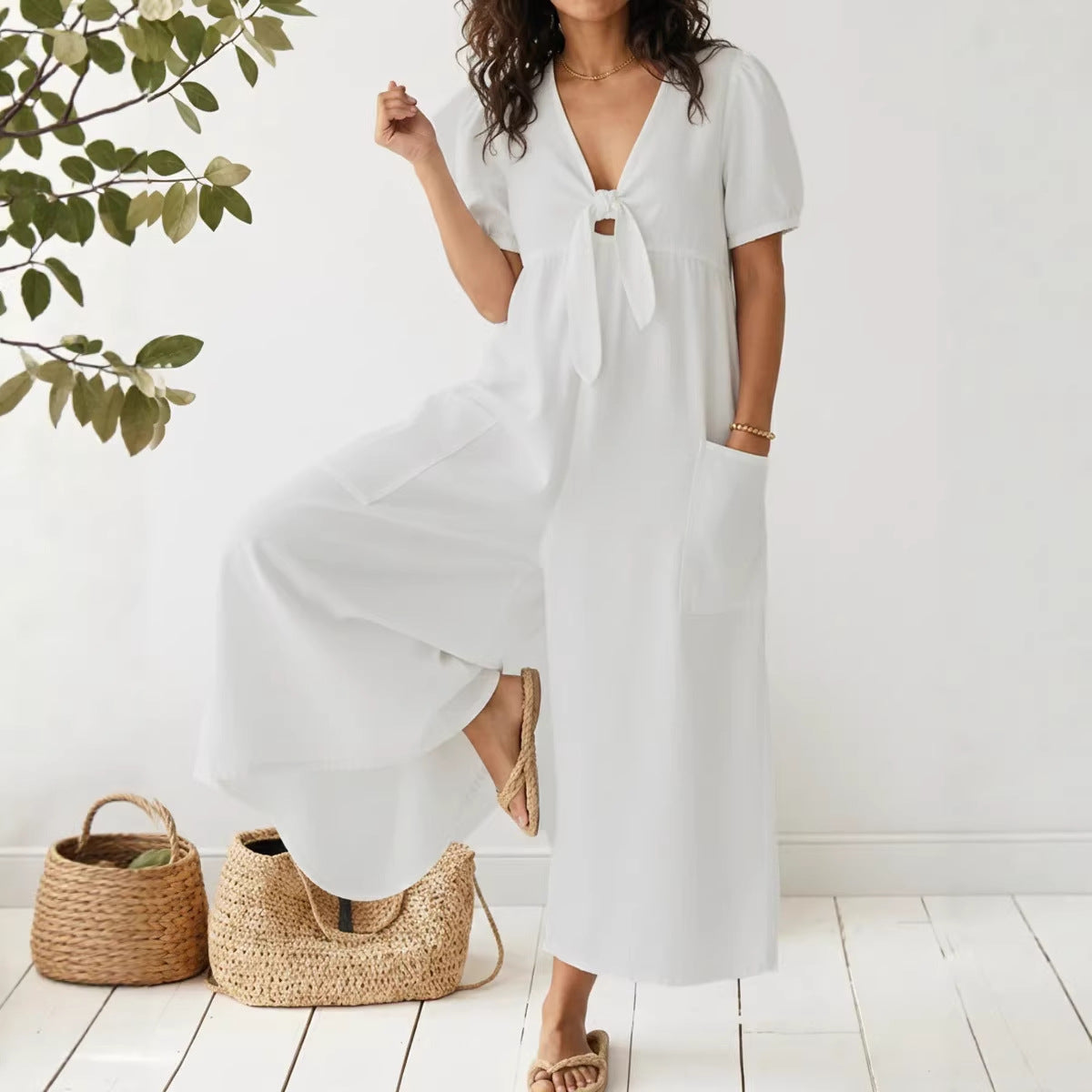 Damjumpsuit Med V-Ringning Och Korta Ärmar Och Raka Ben