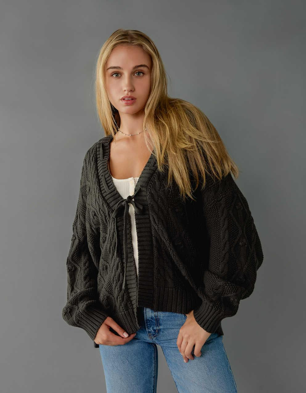 Damkofta I Flätstickad Design Med Öppen Framsida Och Ribbade Kanter