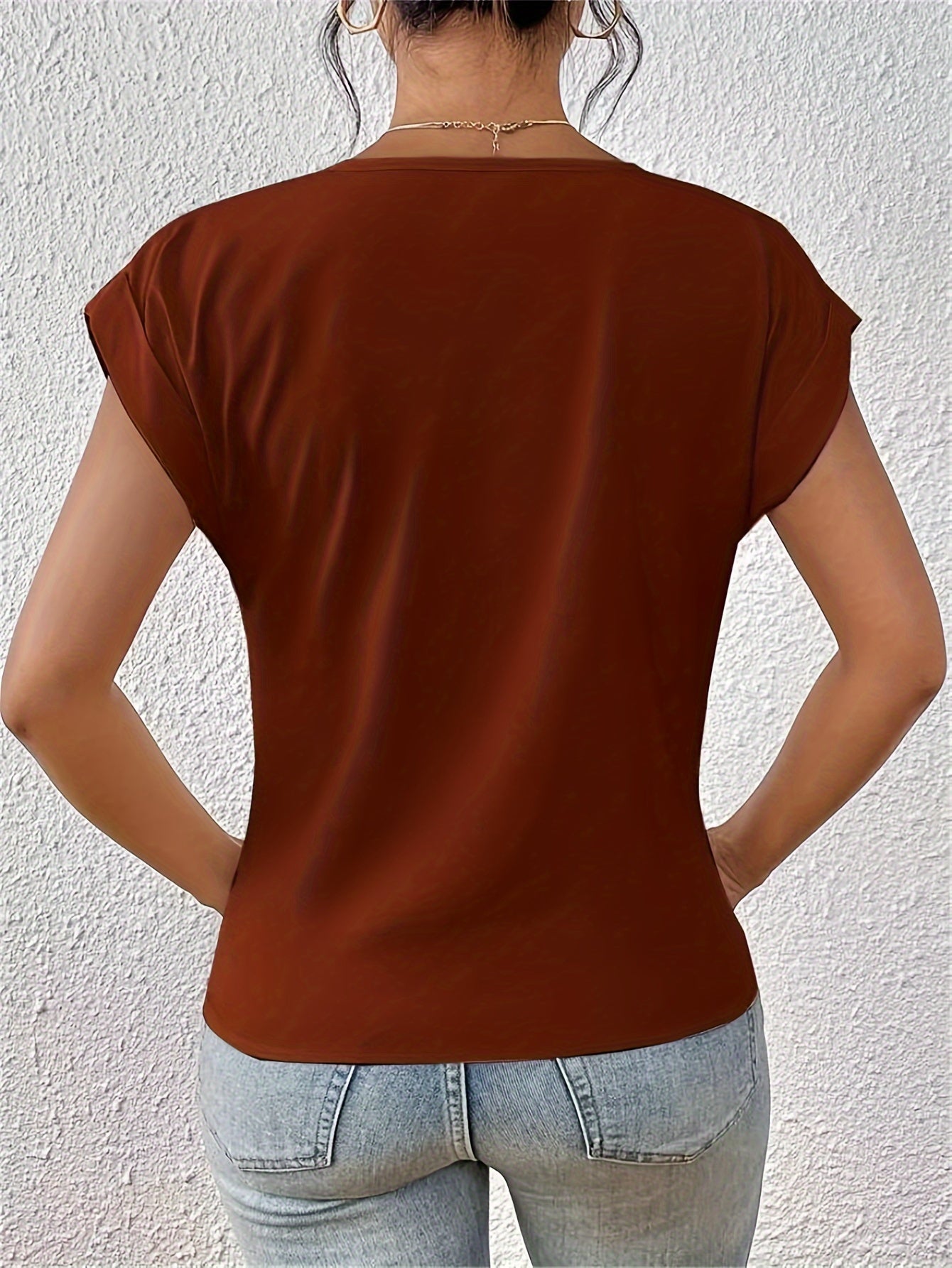 Kvinnors V-ringad T-shirt med Korta Ärmar och Lätt Passform