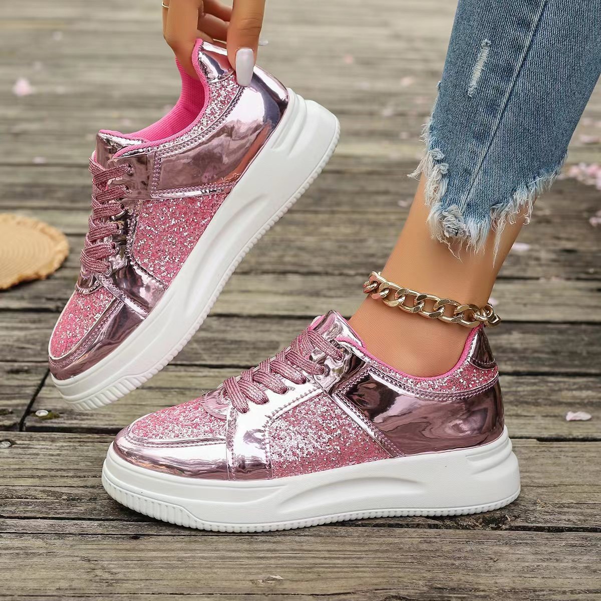 Damsneakers Med Snörning, Paljettdesign Och Tjock Platt Sula