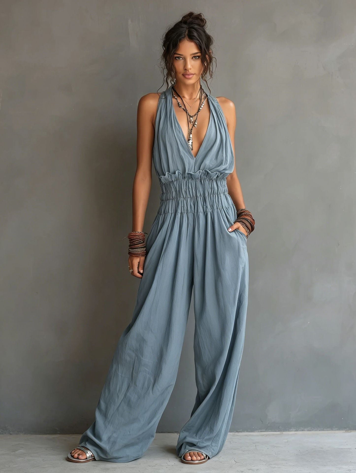Damjumpsuit Med V-Ringning, Halterneck Och Öppen Rygg Och Vida Ben