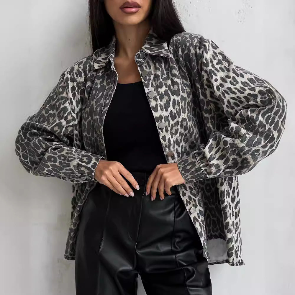 Damjacka I Denimblandning Med Leopardmönster Och Långa Ärmar