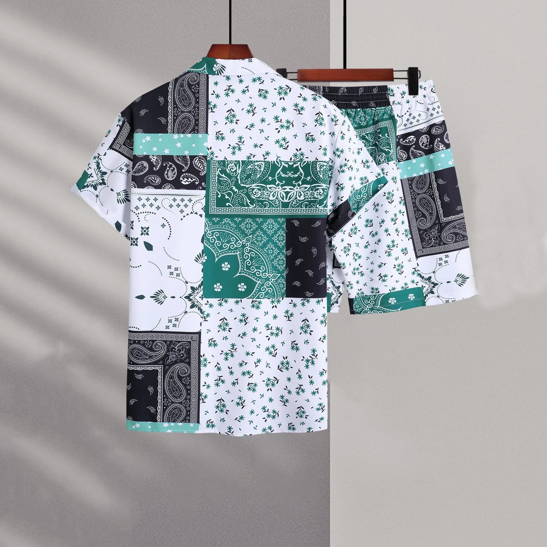 Herrset med korta ärmar och koftashorts, tvådelat set i fyrvägsstretchigt tyg, lätt och vardagligt plagg