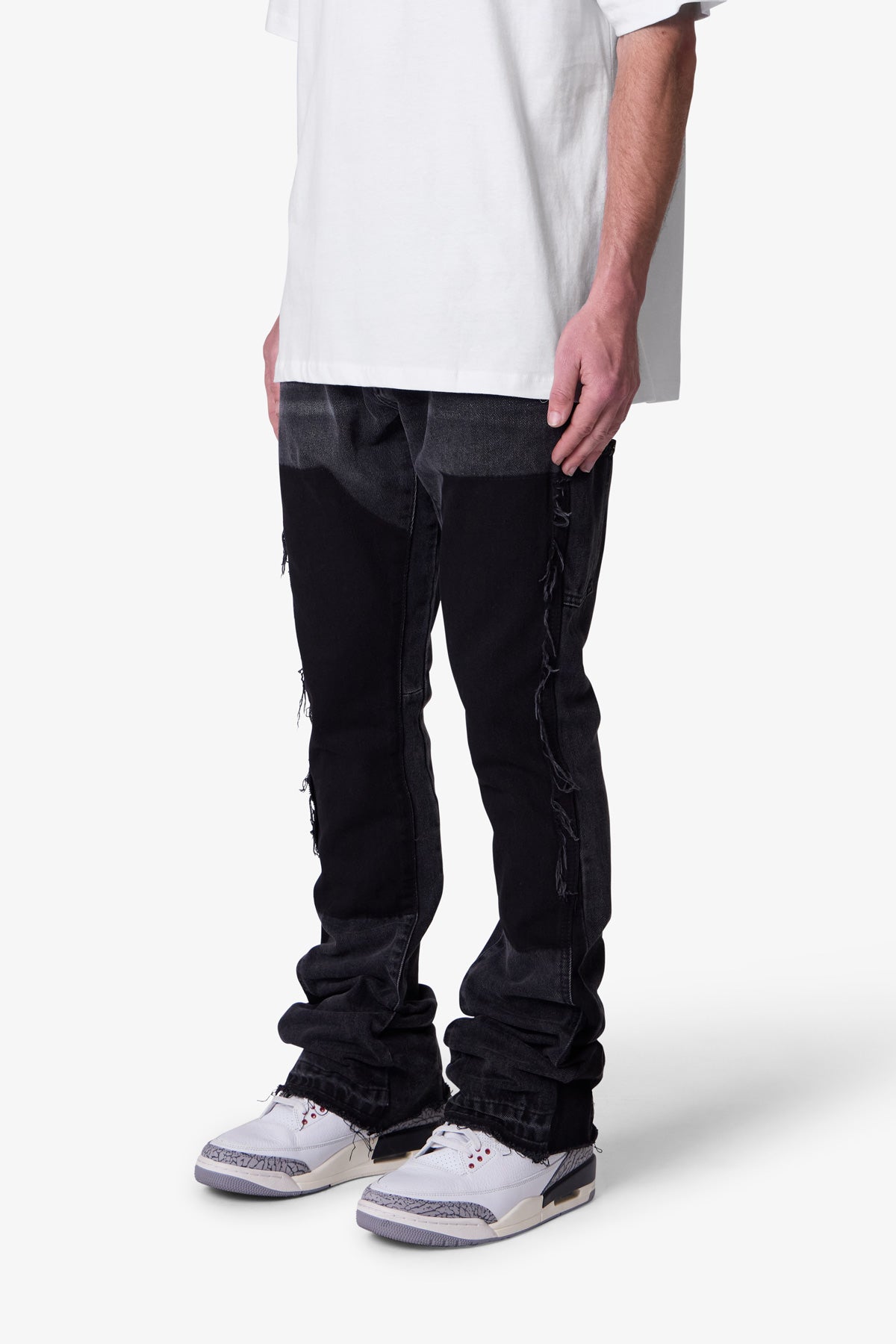 Svarta Flare Jeans Med Smal Passform, Paneldesign, Tvättad Finish, Rå Fåll