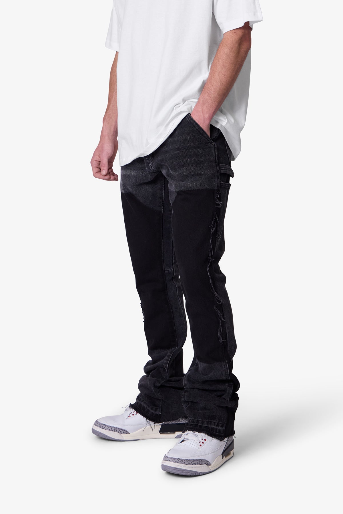 Svarta Flare Jeans Med Smal Passform, Paneldesign, Tvättad Finish, Rå Fåll