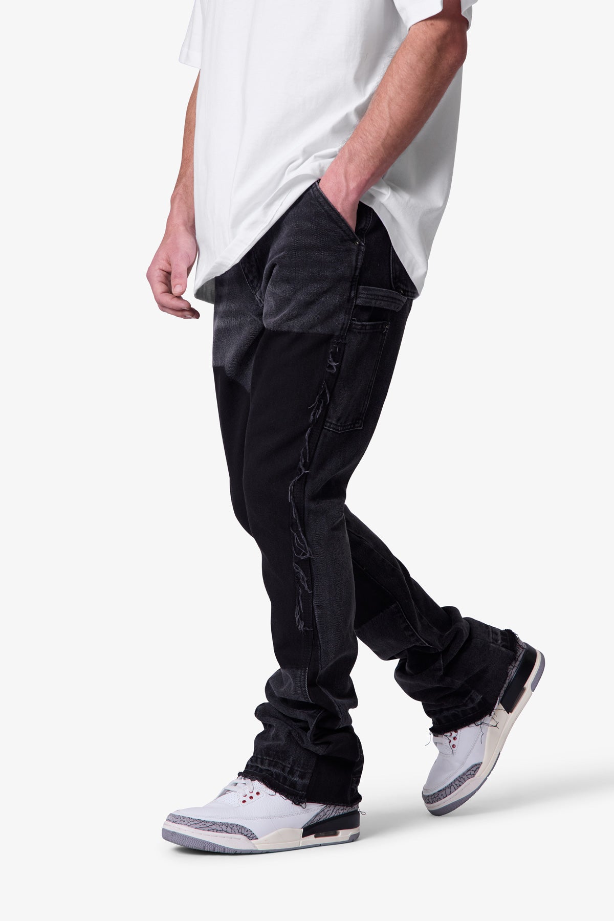 Svarta Flare Jeans Med Smal Passform, Paneldesign, Tvättad Finish, Rå Fåll