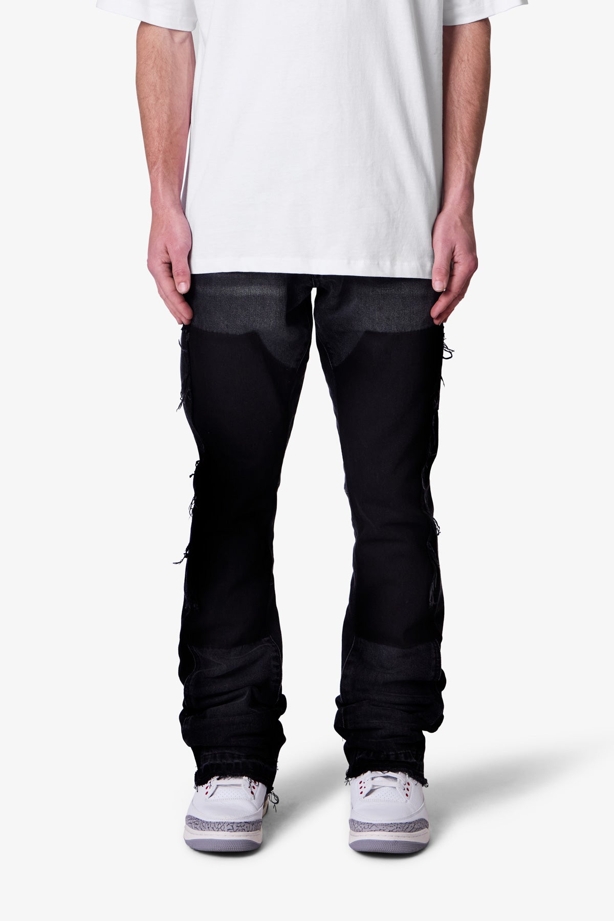 Svarta Flare Jeans Med Smal Passform, Paneldesign, Tvättad Finish, Rå Fåll