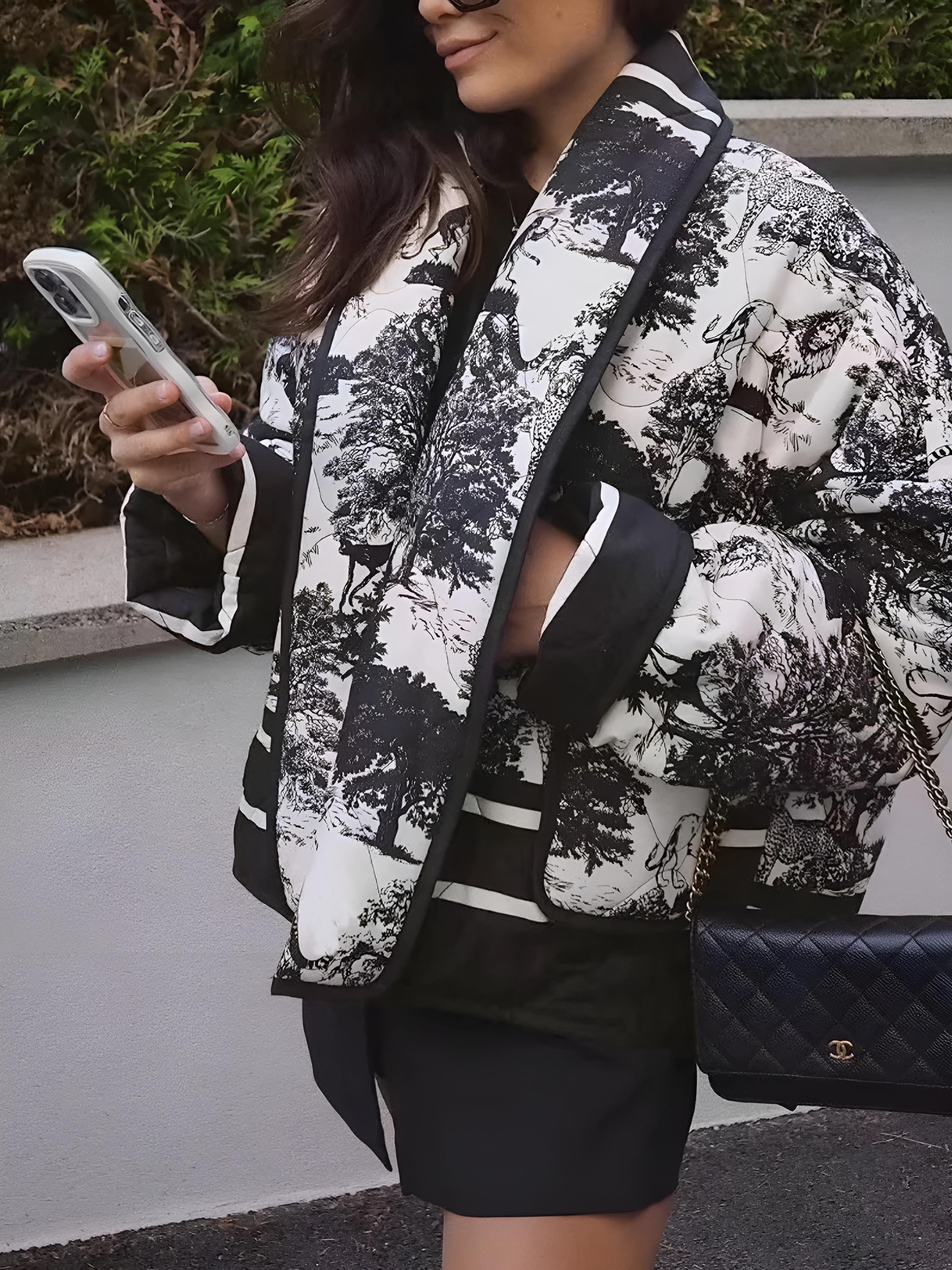 Kvinnors Höstjacka med Konstnärligt Tryck och Öppen Front, Praktiska Fickor