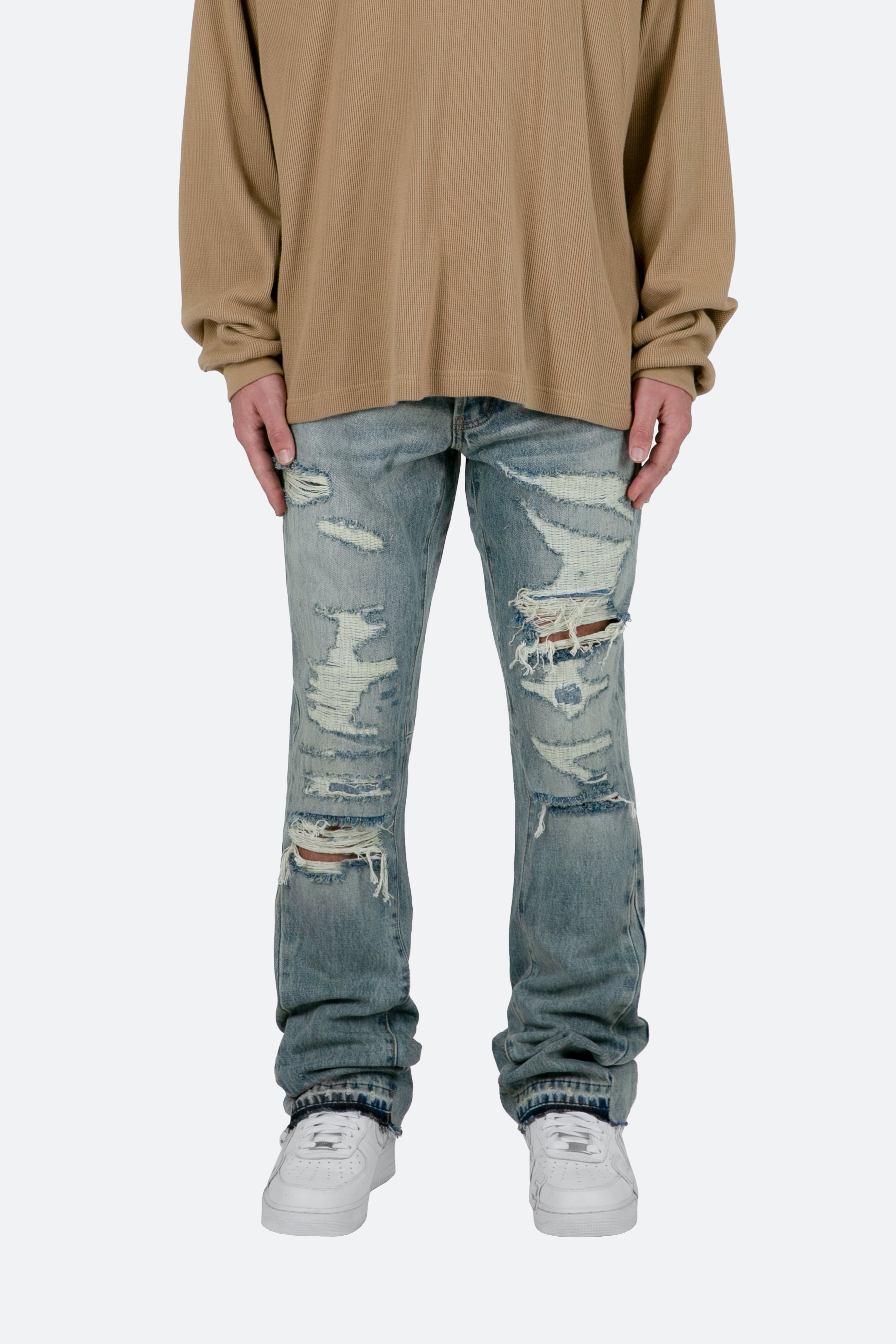 Herr Flare Jeans I Tvättad Blå Denimmodell Med Smala Lår, Paneldesign, Sliten Rå Fåll