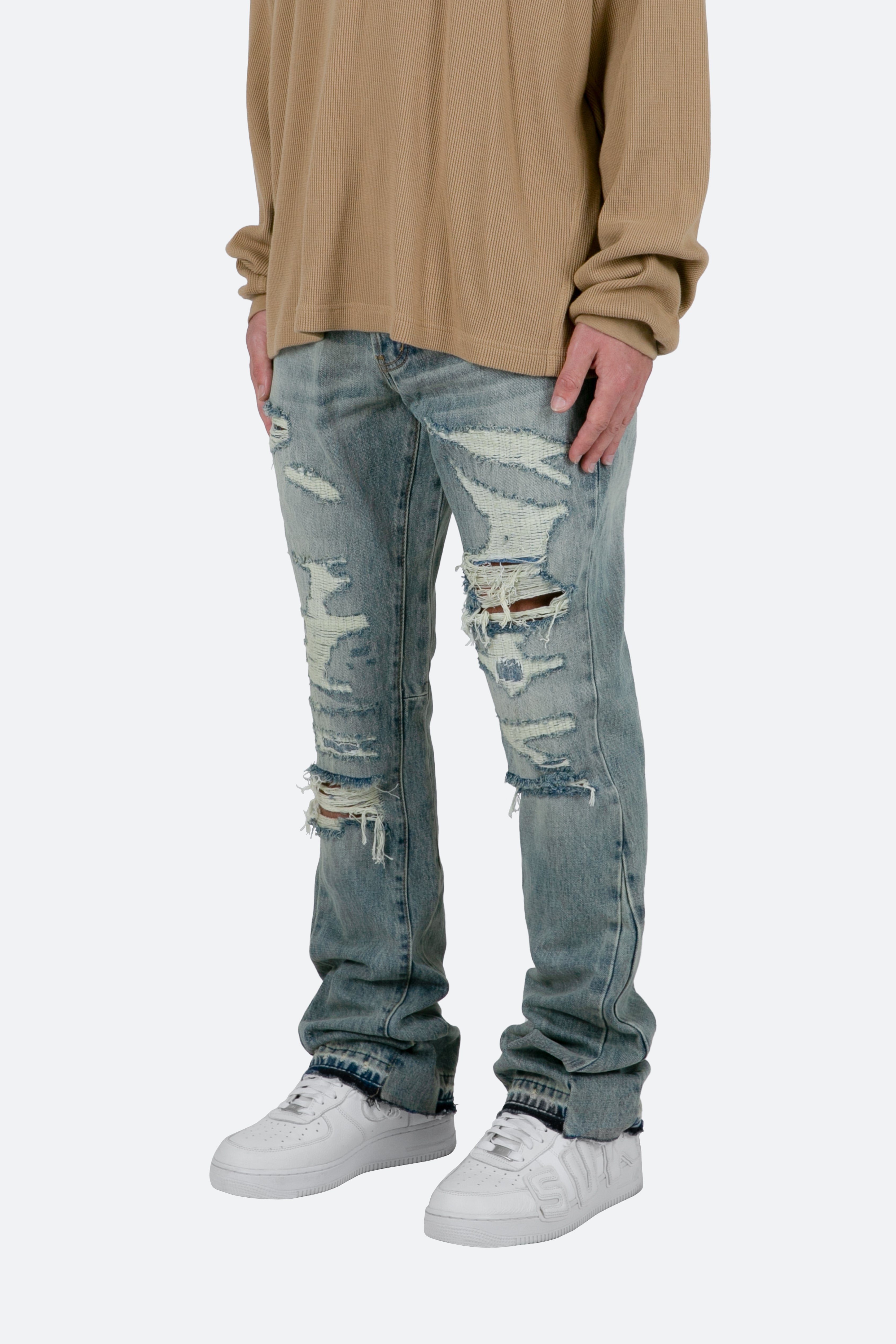 Herr Flare Jeans I Tvättad Blå Denimmodell Med Smala Lår, Paneldesign, Sliten Rå Fåll