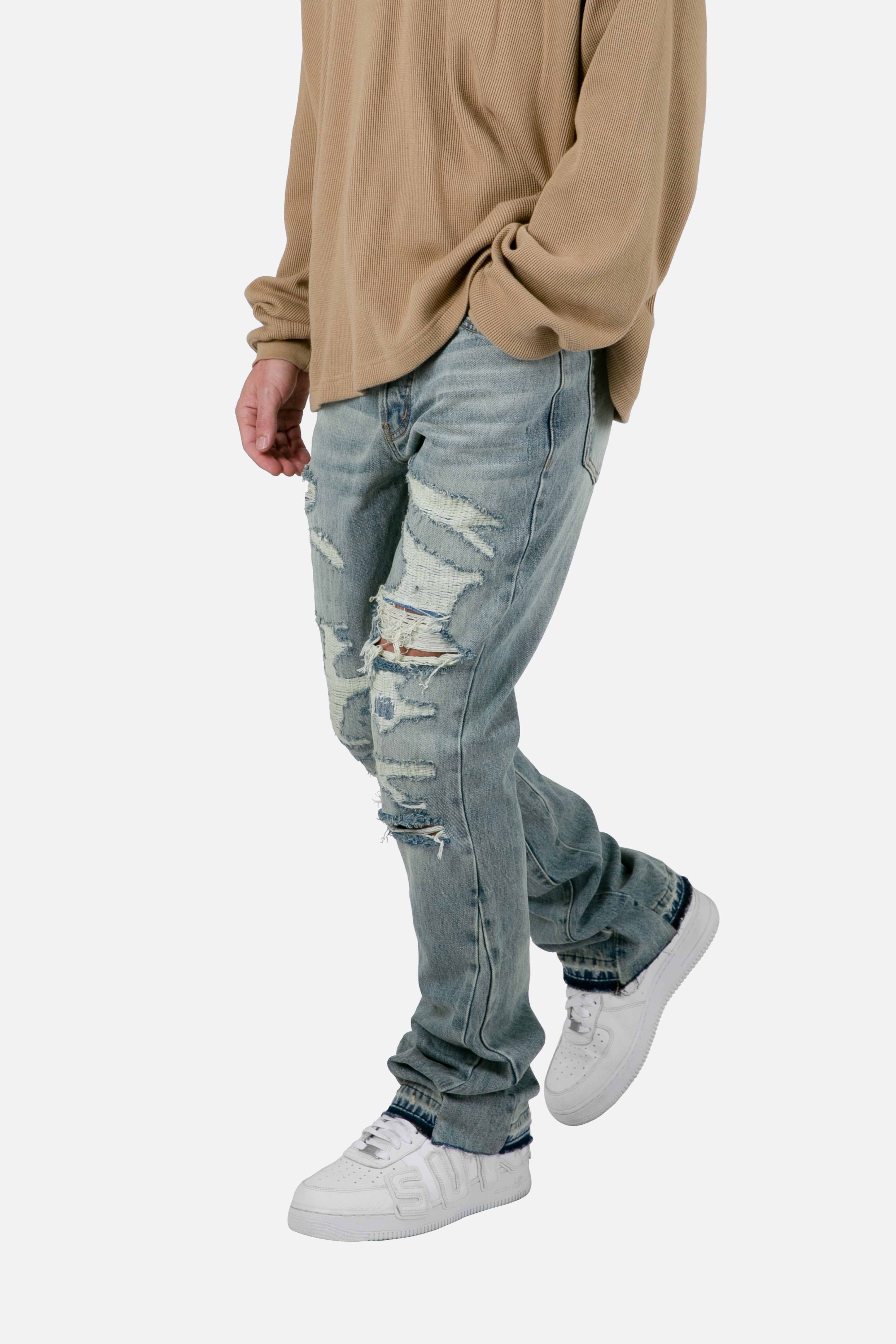 Herr Flare Jeans I Tvättad Blå Denimmodell Med Smala Lår, Paneldesign, Sliten Rå Fåll