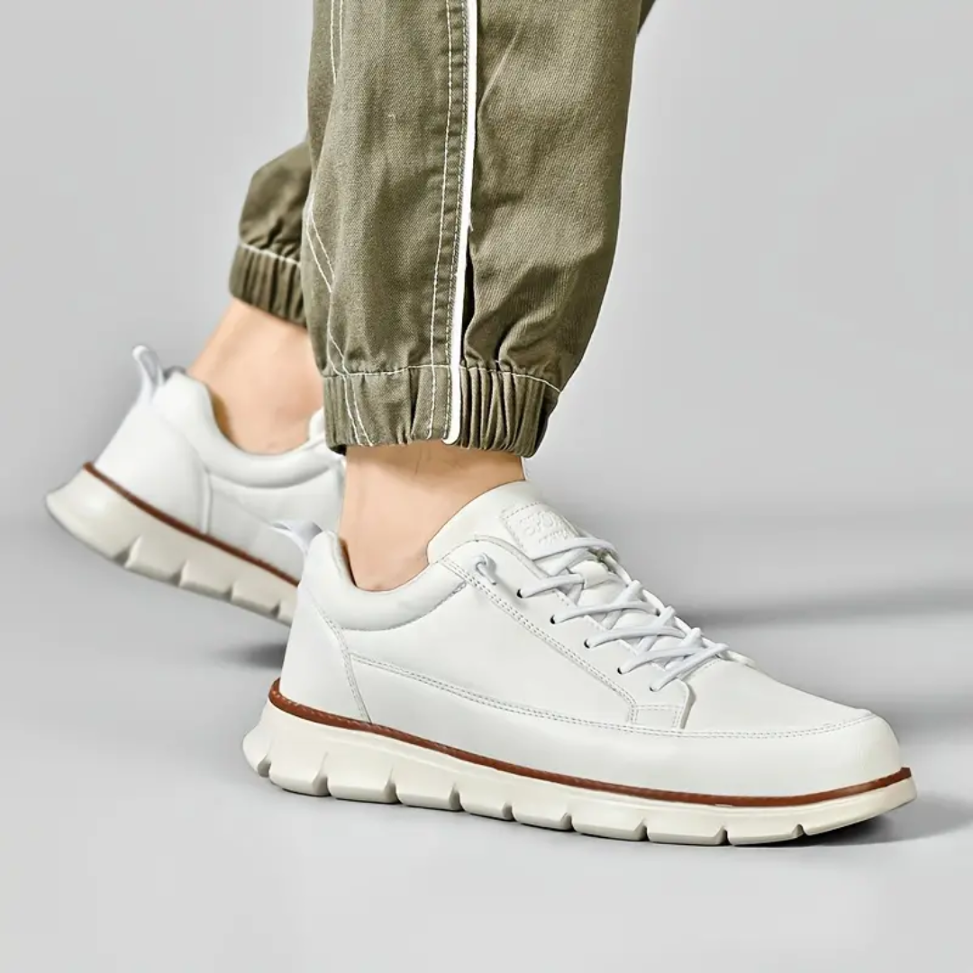 Sneakers För Herr Med Slät Överdel, Snörning Och Flexibel Sula