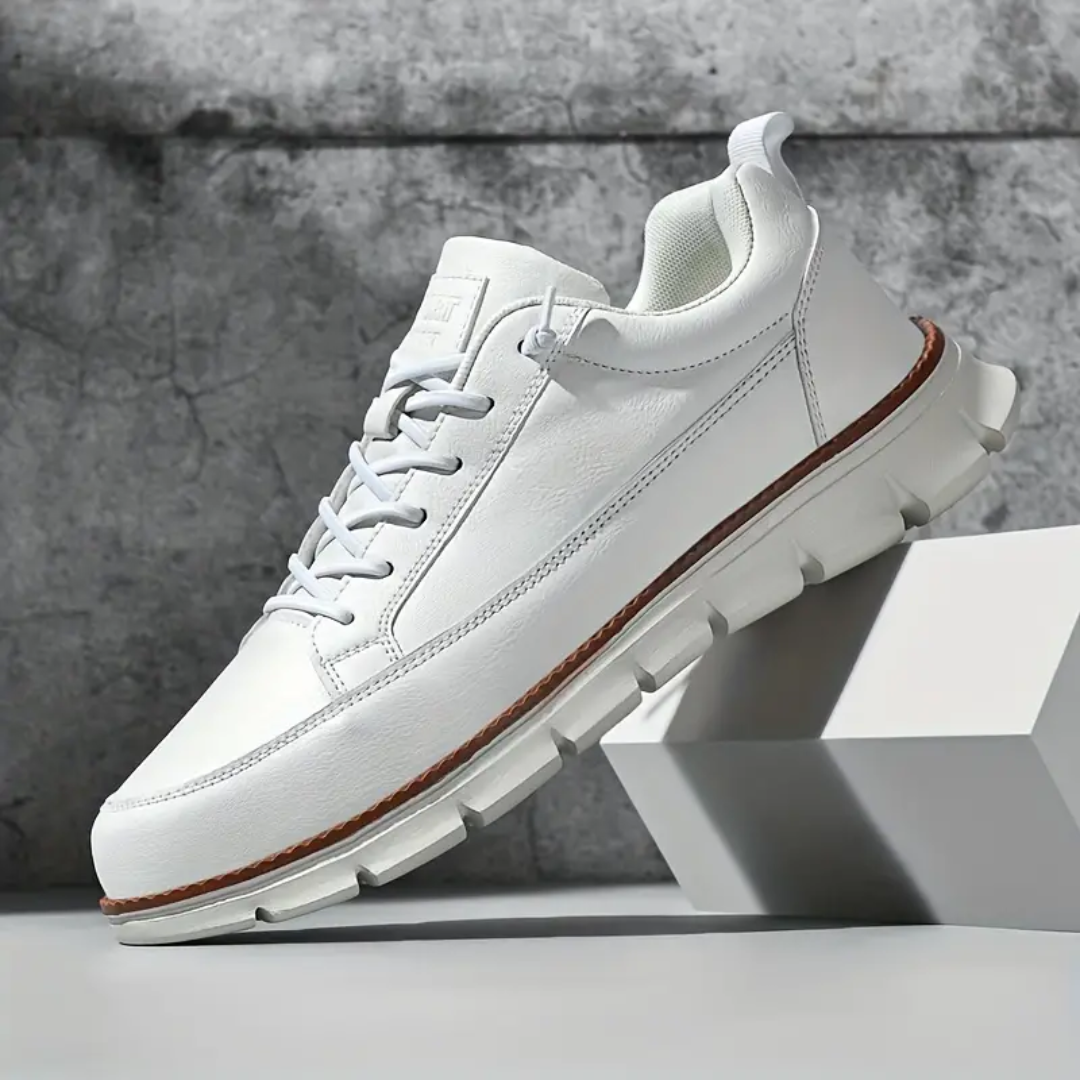 Sneakers För Herr Med Slät Överdel, Snörning Och Flexibel Sula