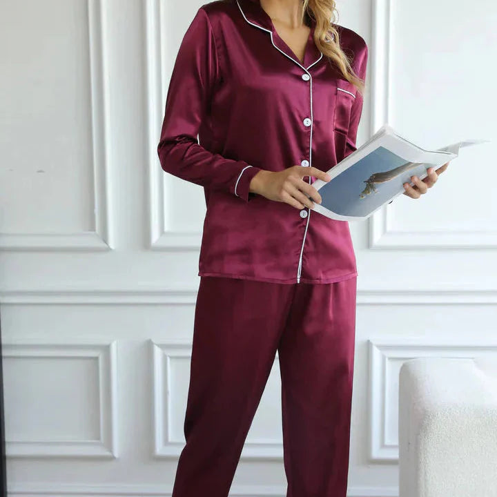 Dampyjamasset med långärmad topp och byxor
