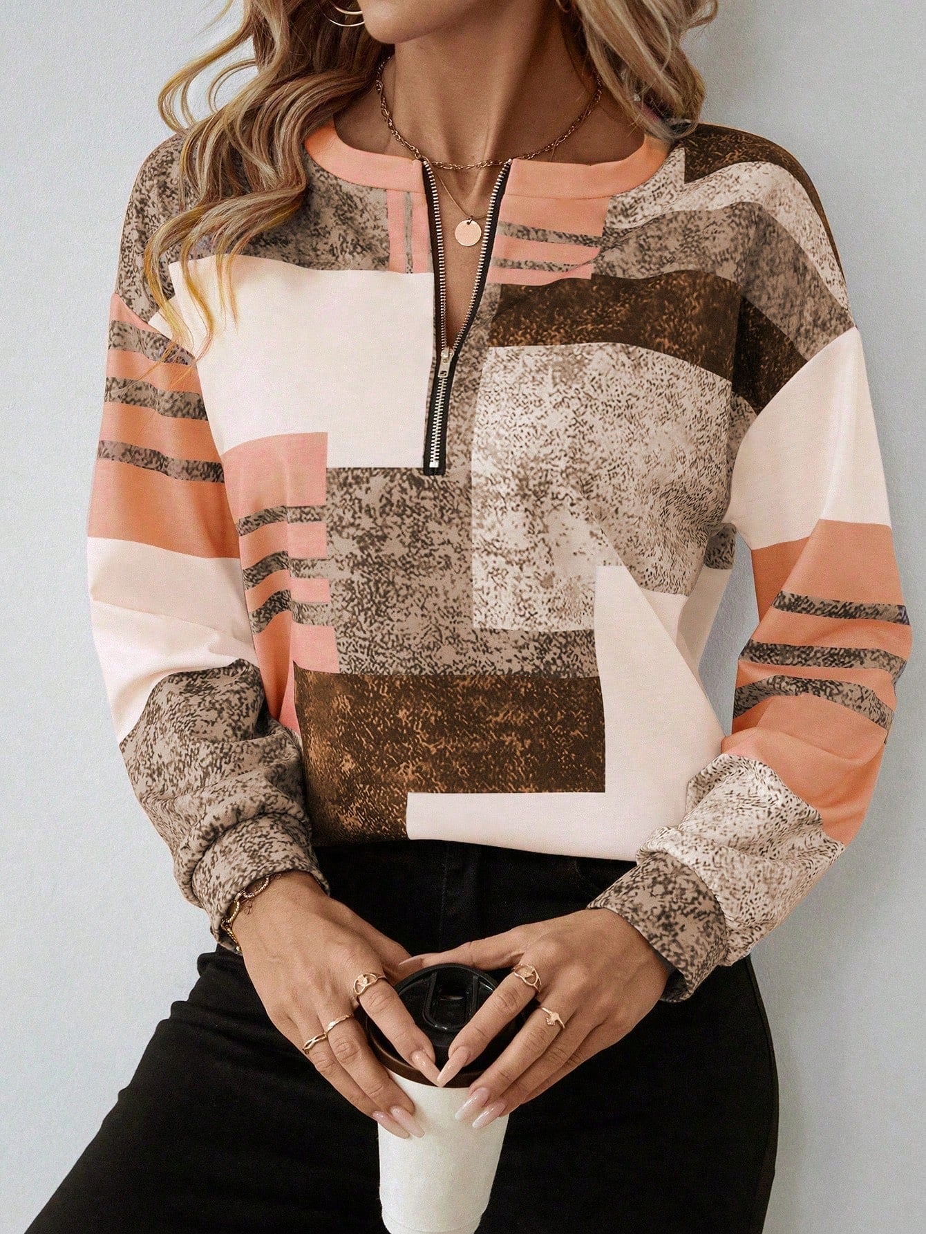 Topp I Vintage-Inspirerad Stil För Kvinnor Med Smickrande Silhuett