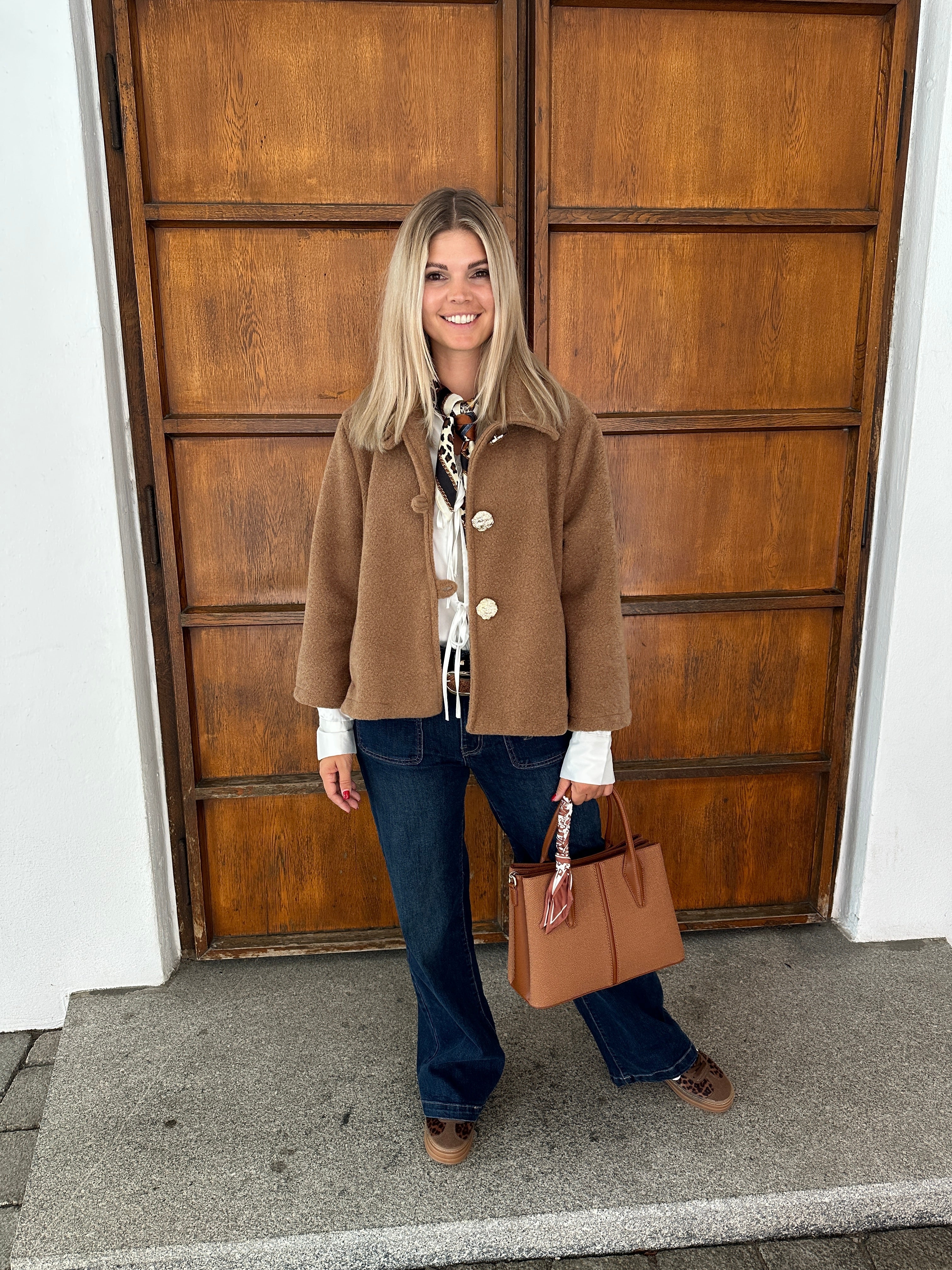 Damjeans Med Vida Ben Och Hög Midja, Guldknappar Framtill