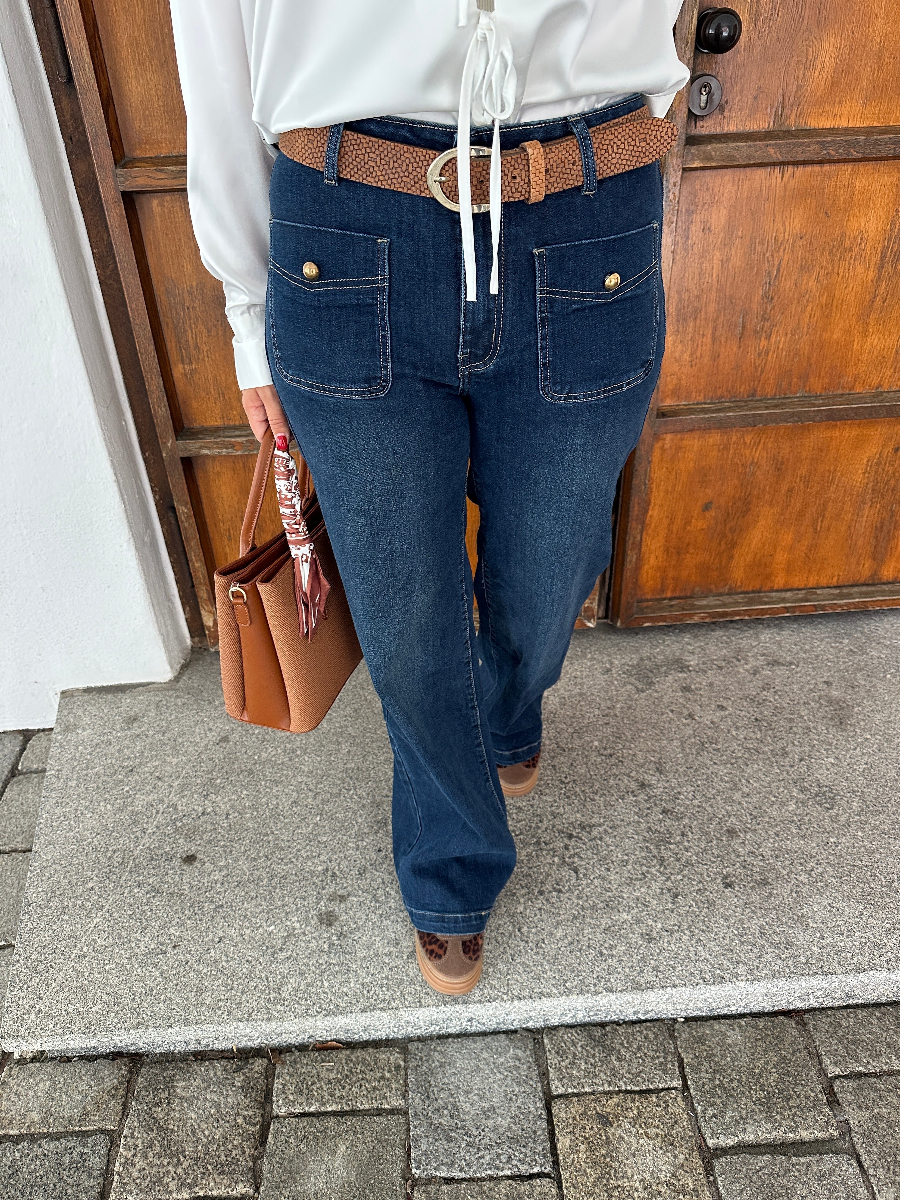 Damjeans Med Vida Ben Och Hög Midja, Guldknappar Framtill