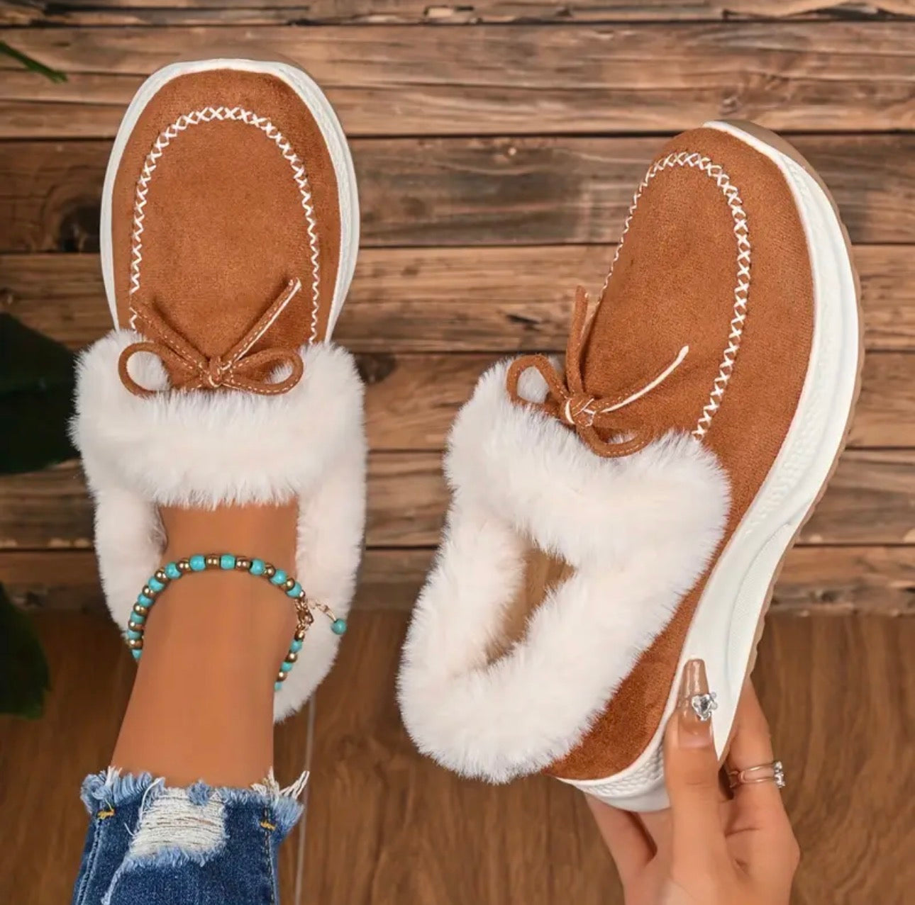 Vinterfodrade Sneakers för Dam med Pälsklädd Insida, Rosettdetalj och Slip-On Design
