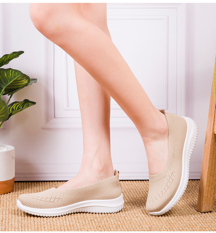 Damslip-on sneakers med hålfotsstöd och bred tåbox