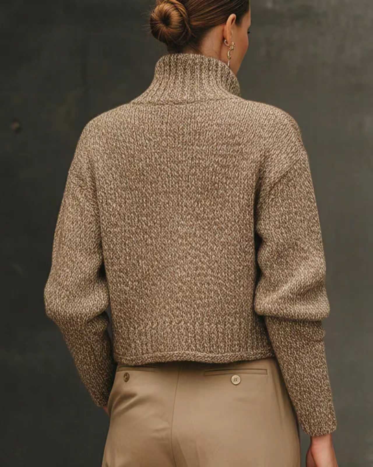 Kvinnors vinterjacka med skräddarsydd passform, kort längd och knäppning