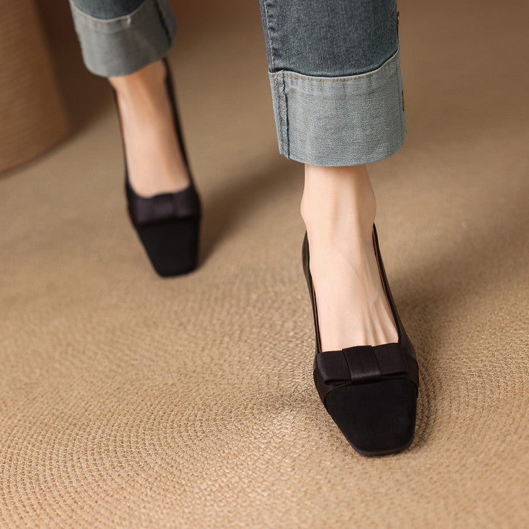 Pumps Med Låg Blockklack För Kvinnor, Rosettknut Framtill Och Skumvadderad Innersula