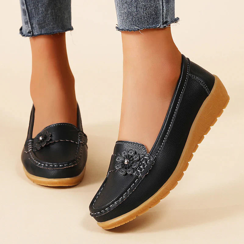 Sommarslip-on sandaler för kvinnor med stöd för hålfoten och låg kilklack