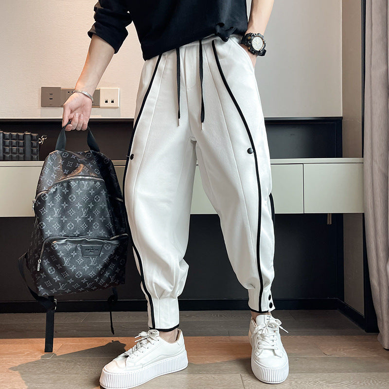 Herr Joggers Med Tapered Passform, Funktionella Fickor Och Knappar Vid Mudd