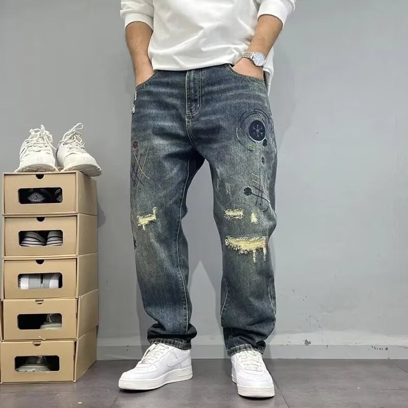 Herrvår- Och Höstjeans Med Lösa Raka Ben, Rivna Lappar Och Knappgylf