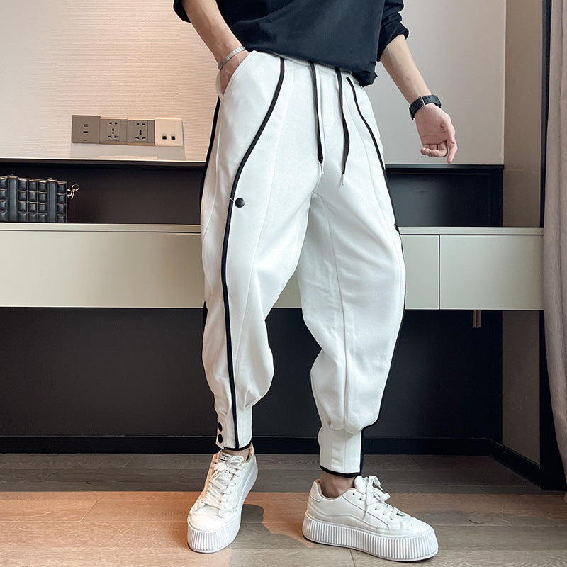 Herr Joggers Med Tapered Passform, Funktionella Fickor Och Knappar Vid Mudd