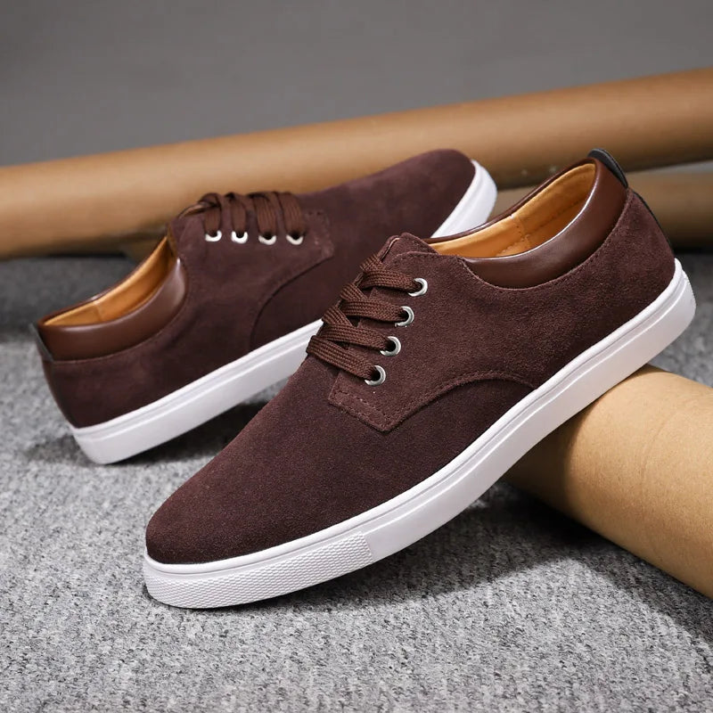 Herrsneakers I Mocka Med Snörning Och Läderfoder