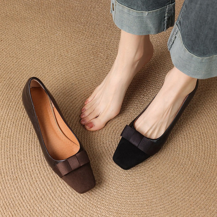 Pumps Med Låg Blockklack För Kvinnor, Rosettknut Framtill Och Skumvadderad Innersula