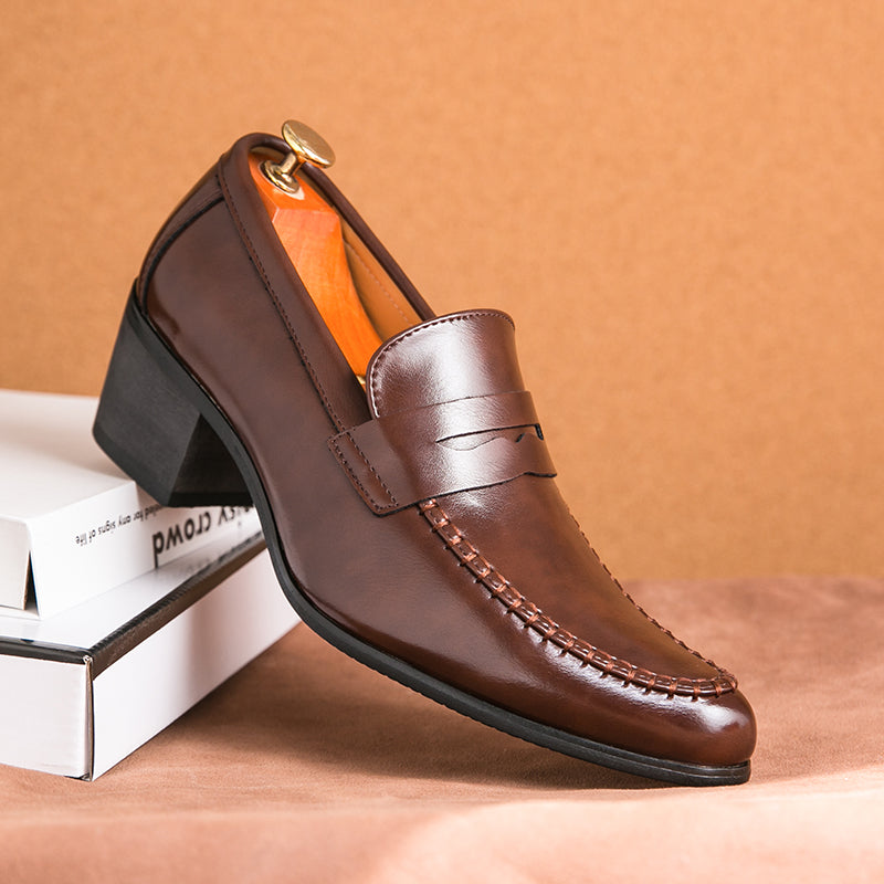 Herrloafers Slip-On Design Med Blockklack Och Handsydda Accenter