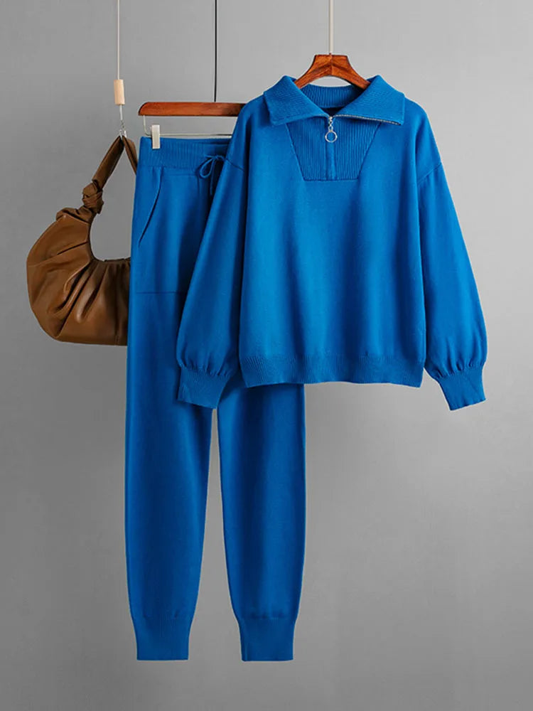 Damset i Stickad Modell med Pullover och Taperade Joggers