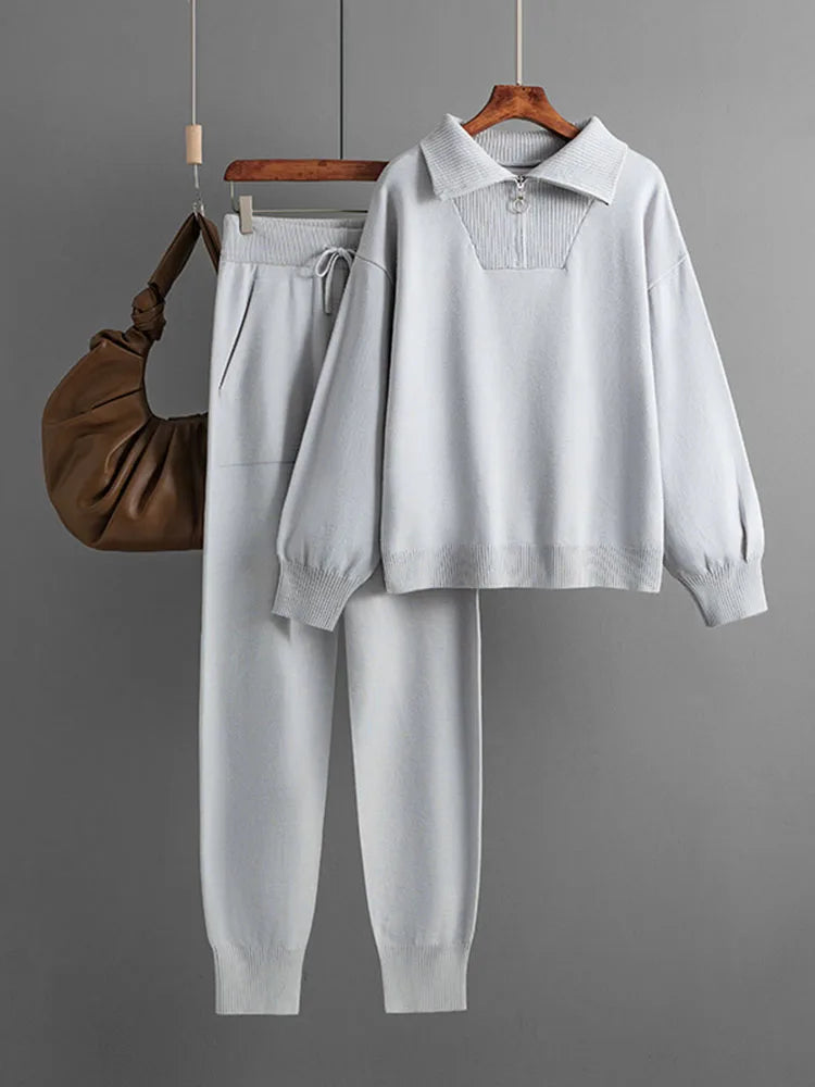 Damset i Stickad Modell med Pullover och Taperade Joggers