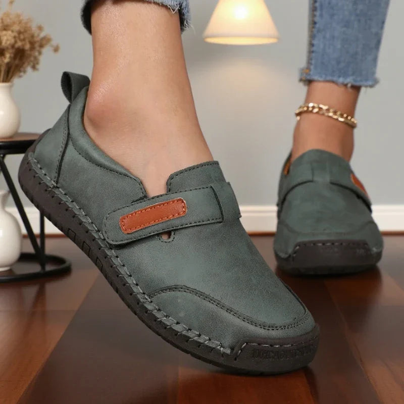 Kvinnors Slip-On Mokasiner Handsydda med Justerbar Kardborreband