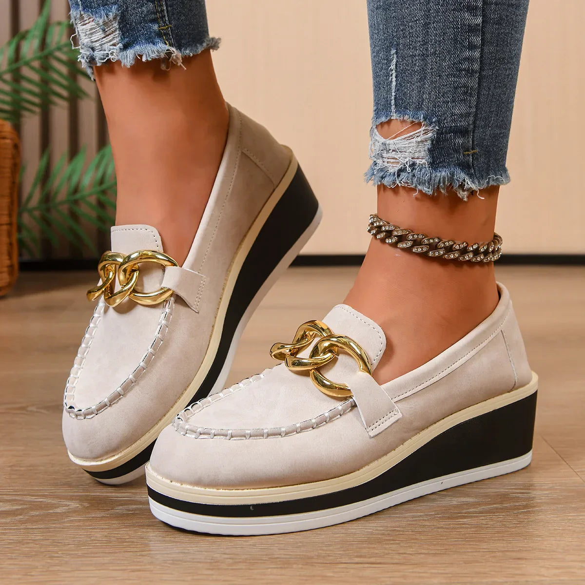 Kvinnors Slip-On Loafers med Platå, Guldkedja och Kontrastsömmar