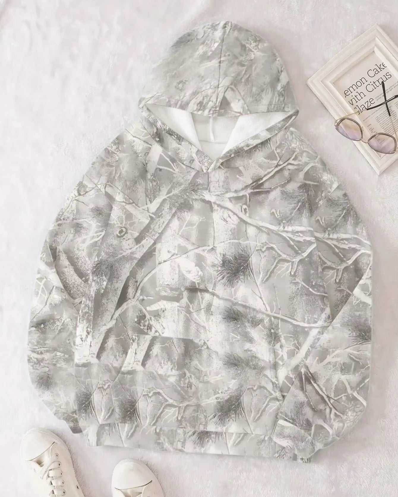 Damhuvtröja Med Kamouflagetryck Och Justerbar Huva